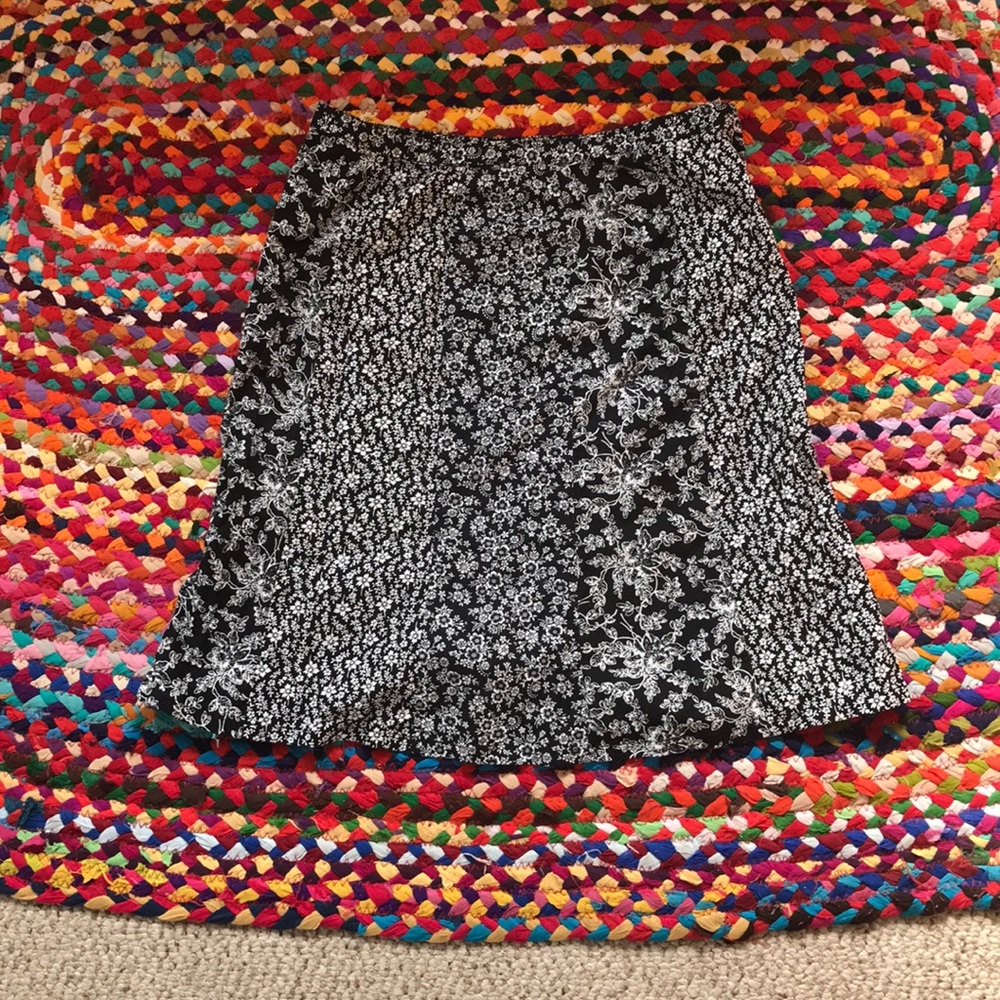 Anne Taylor LOFT Floral Skirt Size 2